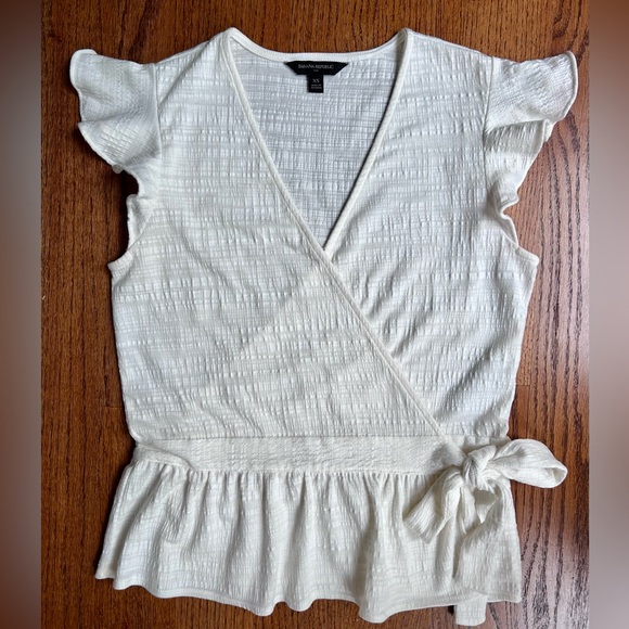 Banana Republic Tops - Banana Republic Women's Off White Sleeveless Casual Wrap Top